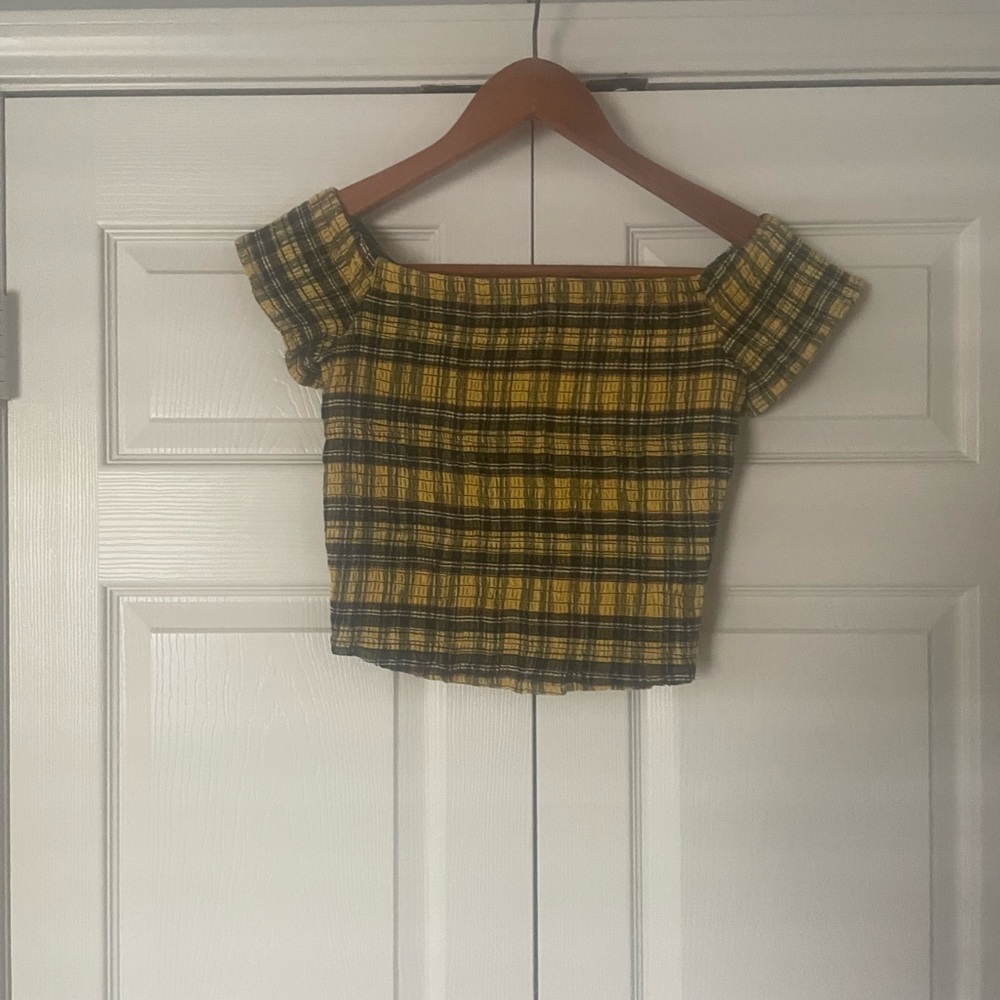 Hot Topic Stretch Crop Top